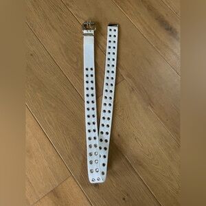 Stylish White Belt with Silver Accents